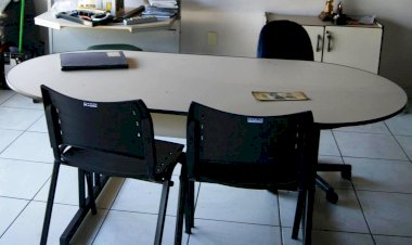 Mesa de reunião R$ 150,00